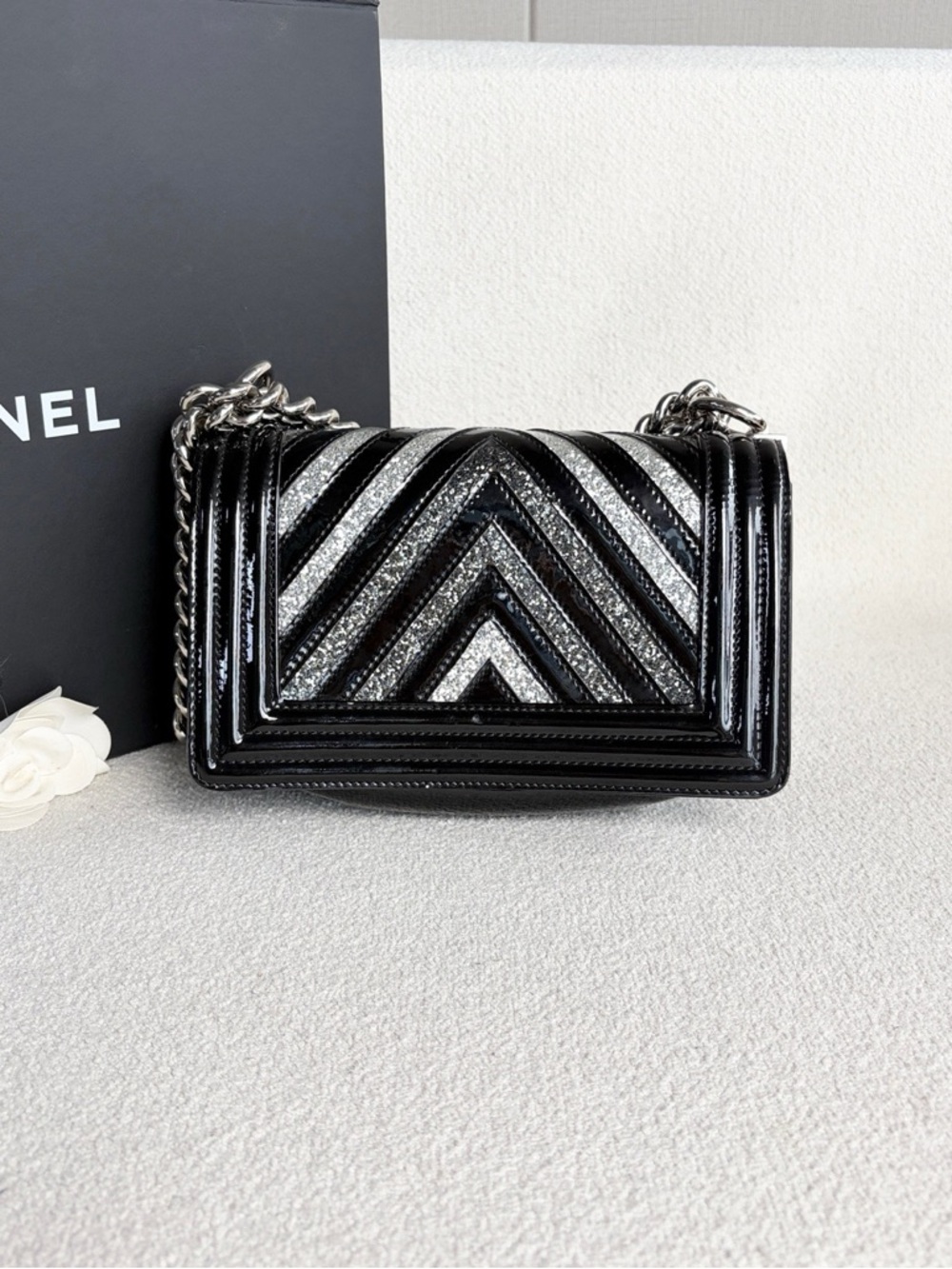 Chanel | Leboy Small Sequin Patent Chevron Black Silver | Excellent Condition - Picture 3 of 7